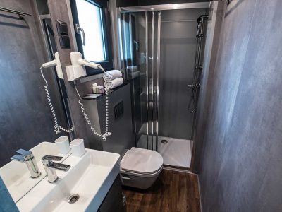 campsite-selce-adrialux-mobile-homes-bathroom