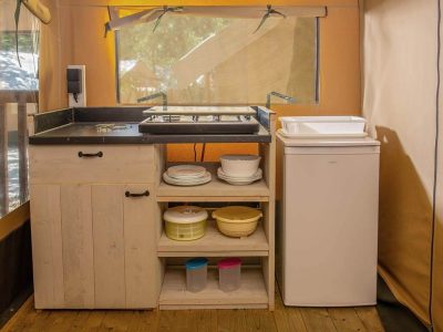 equipped-tent-glamping-kitchen-2