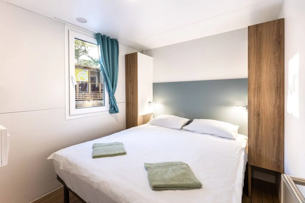 camping-bijela-uvala-premium-lounge-bedroom1