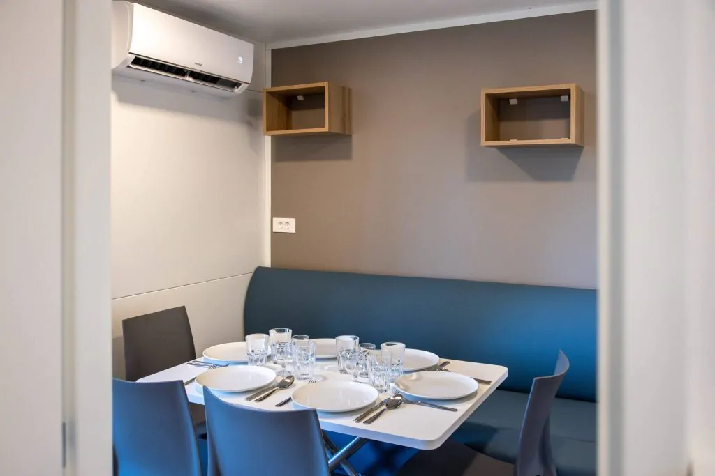 camping-bijela-uvala-premium-lounge-interior1