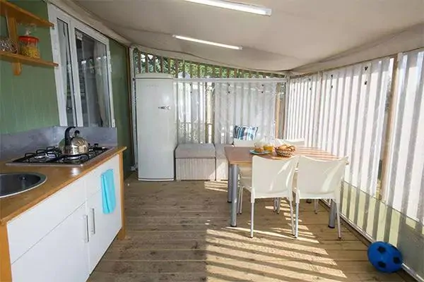 hibridlodge-kitchen-living-room