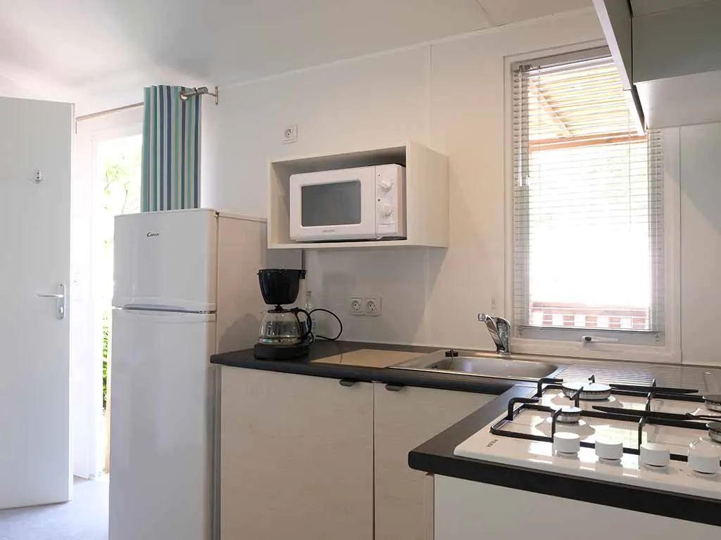 mobile-home-happy-premium-kitchen-13
