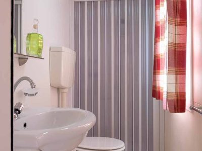 mobile-home-happy-standard-bathroom-3