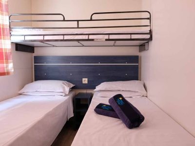mobile-home-happy-standard-bedroom-2-6