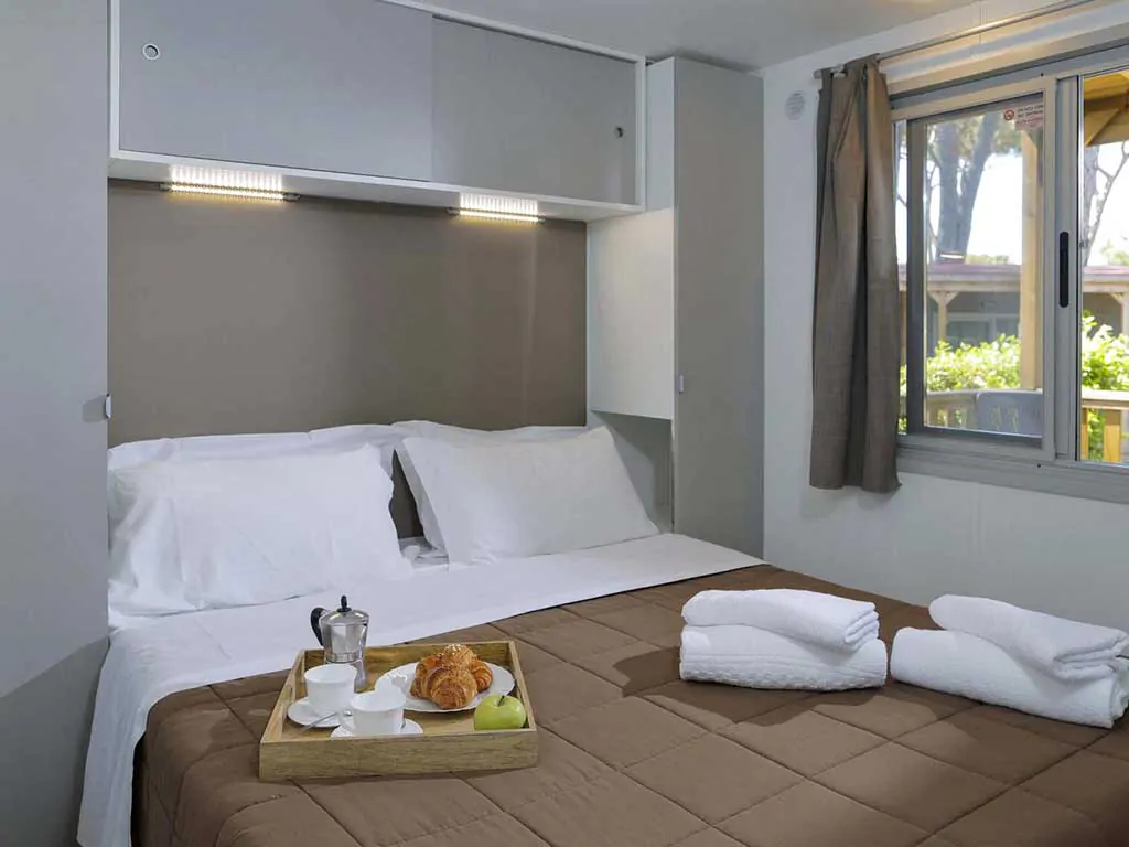 hu-stay-smart-xl-mobile-homes-bedroom