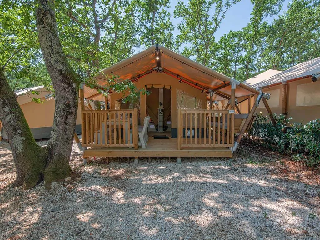 equipped-tent-glamping-exterior-6