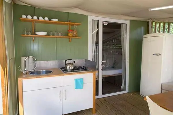 hybridlodge-clever-interior-kitchen-dining-table-i