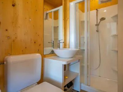 safari-luxe-tent-interior-bathroom