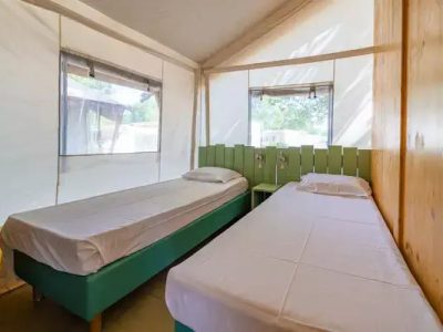 safari-luxe-tent-interior-bedroom-single-beds