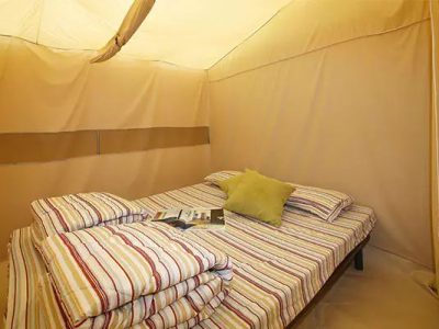 tente-bungalov-5-persons-interior-bedroom
