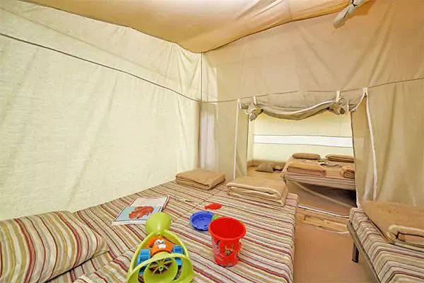 tente-bungalov-5-persons-interior-bedroom-ii-2