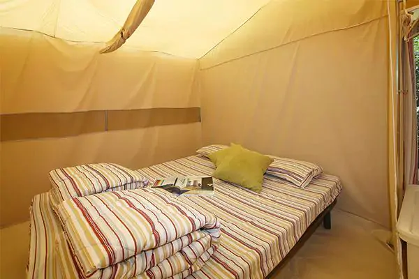 tente-bungalov-5-persons-interior-bedroom