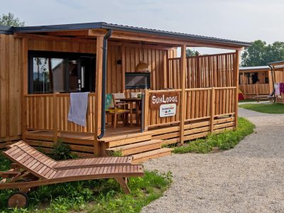 mobile-home-sunlodge-big-leaf-exterior-terrace