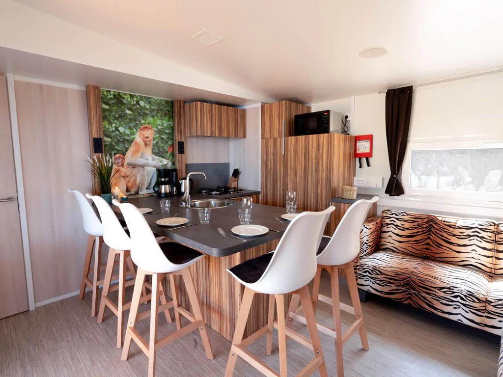 mobile-home-sunlodge-catalpa-interior-kitchen-dining-table-i