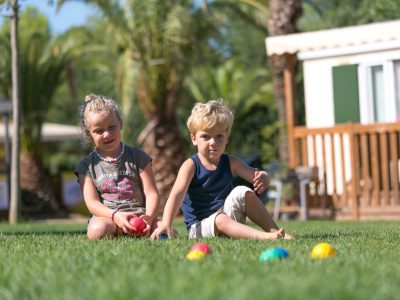 mobile-home-sunlodge-redwood-exterior-family-time-4