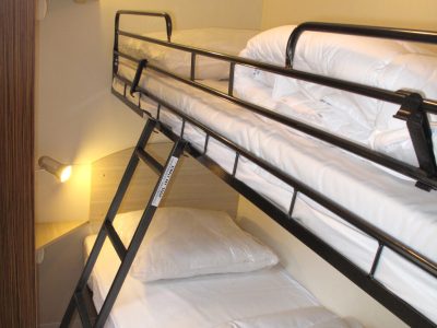 sun-lodge-aspen-mobile-home-interior-living-room-bunk-beds-8