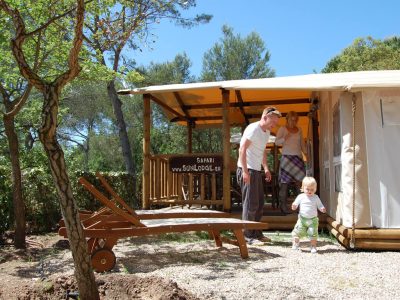 sunlodge-safari-tent-exterior-garden-3
