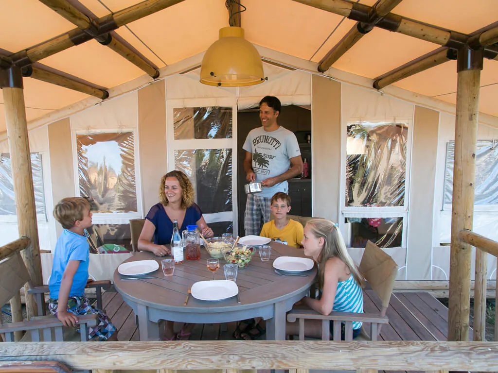 sunlodge-safari-tent-exterior-terrace-dining-area