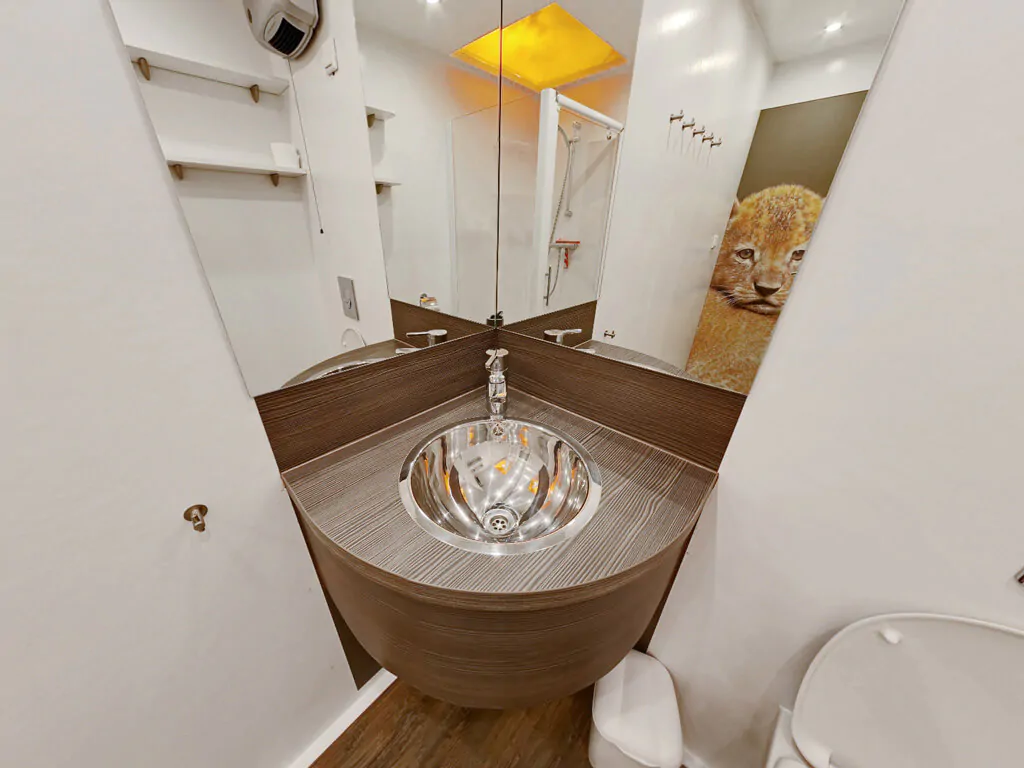 sunlodge-safari-tent-interior-bathroom-i