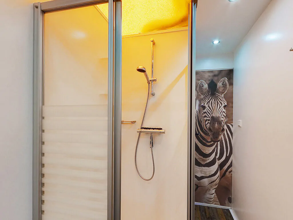 sunlodge-safari-tent-interior-bathroom