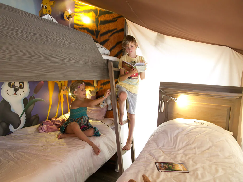 sunlodge-safari-tent-interior-bedroom-ii-3