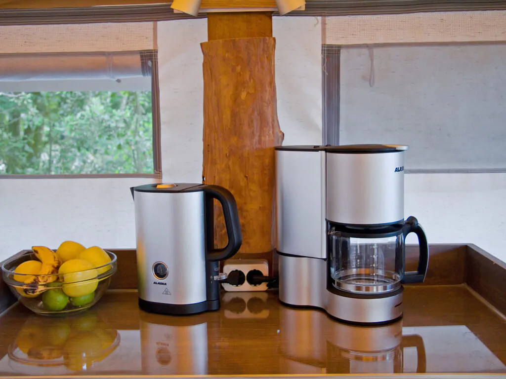 sunlodge-safari-tent-interior-coffee-i-3