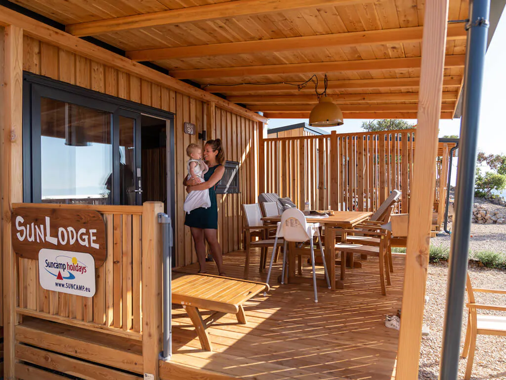 mobile-home-sunlodge-big-leaf-exterior-terrace-family-i-6