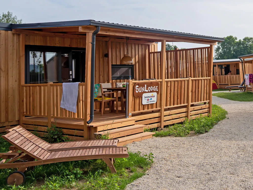 mobile-home-sunlodge-big-leaf-exterior-terrace-2