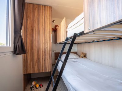 mobile-home-sunlodge-big-leaf-interior-bedroom-bunk-bed-kids-room-3