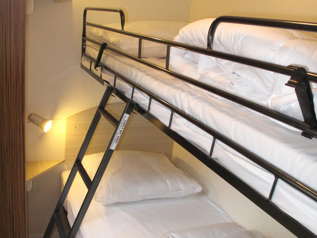 sun-lodge-aspen-mobile-home-interior-living-room-bunk-beds-11