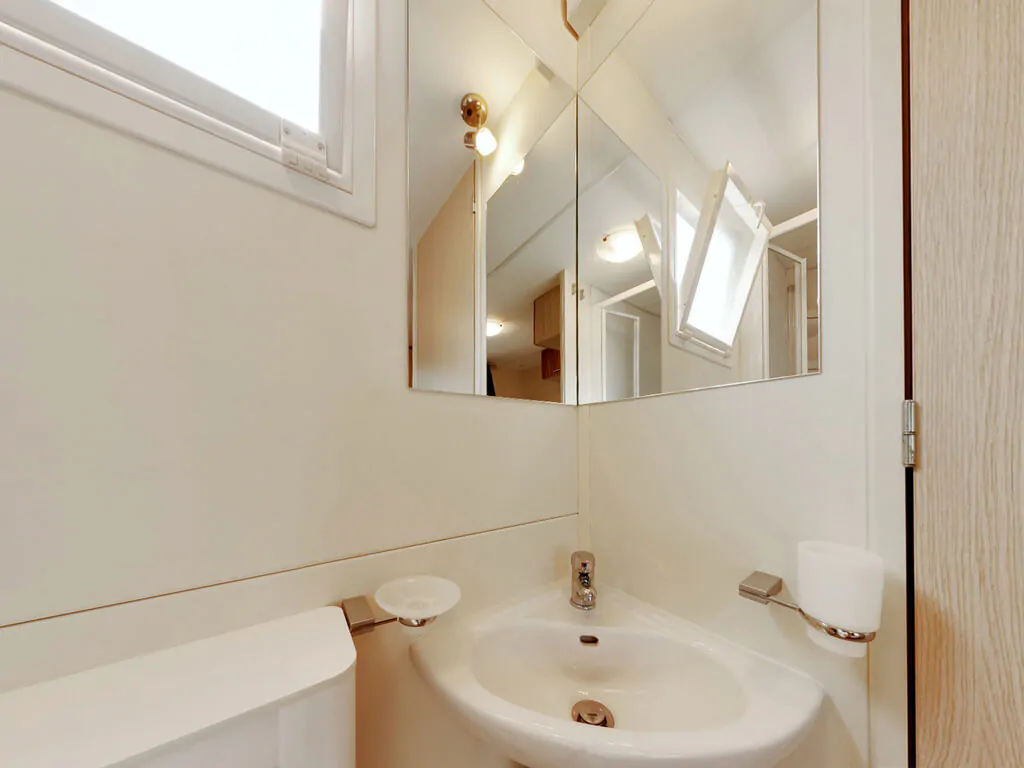 sunlodge-maple-mobile-home-interior-bathroom-3
