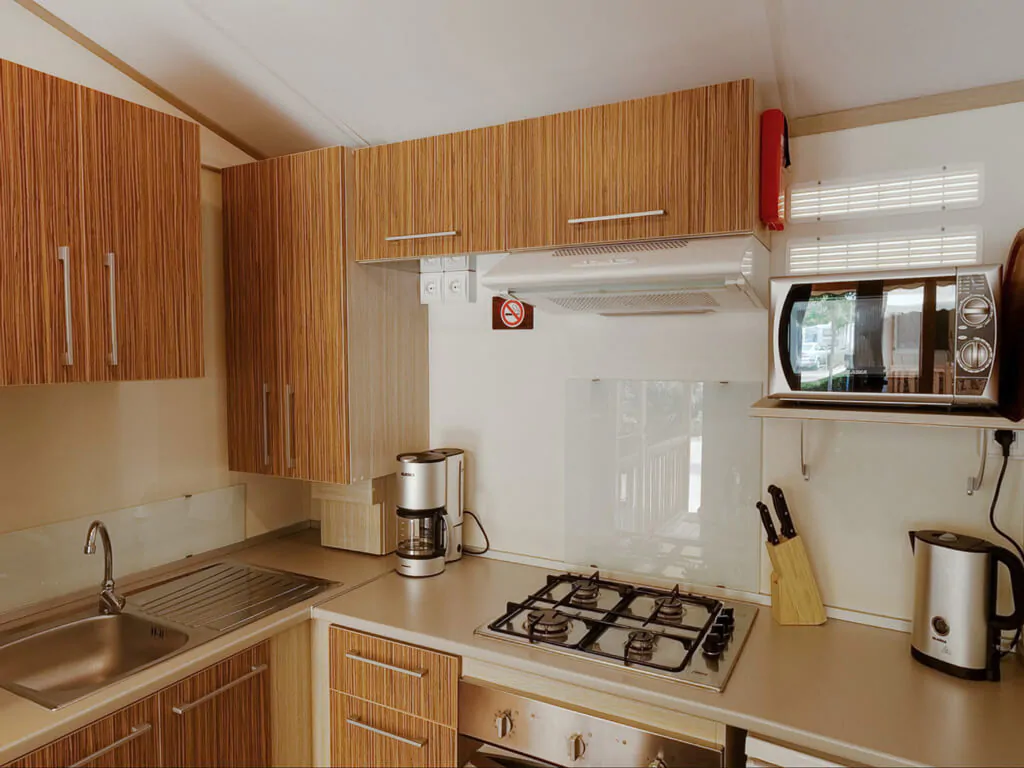 sunlodge-maple-mobile-home-interior-kitchen-4