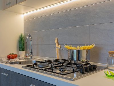 campsite-bivillage-mobile-home-superior-interior-kitchen-lunch-time-2