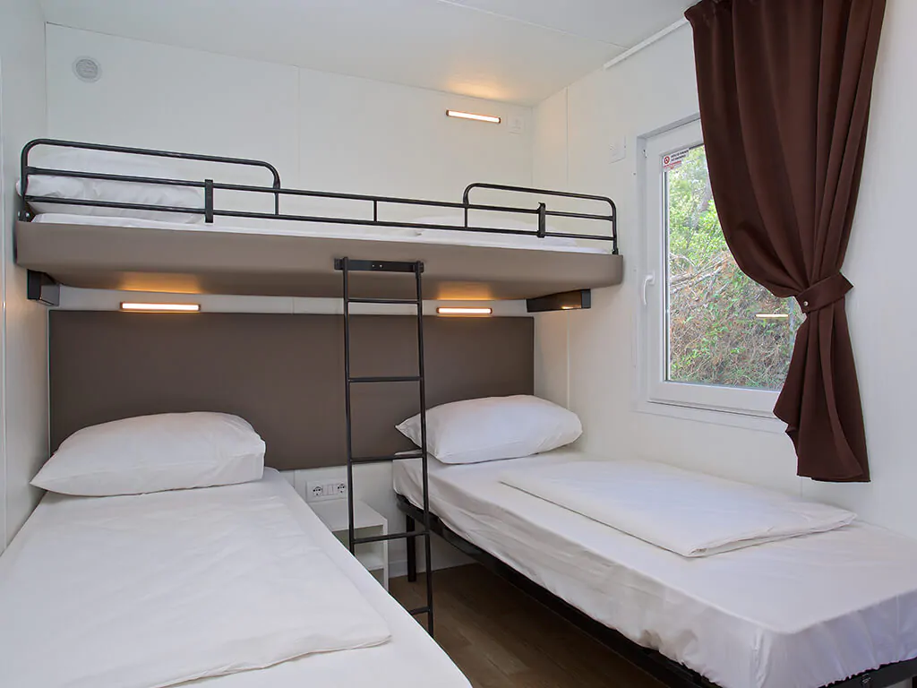 campsite-cikat-mobile-home-type-c-interior-bedroom-single-beds