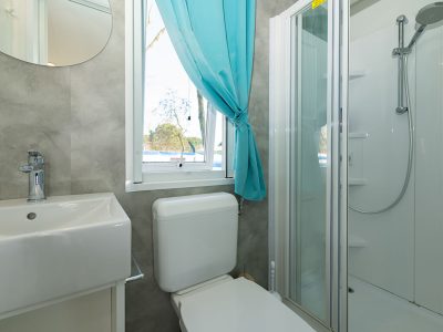 campsite-cenesatico-mobile-home-vega-interior-bathroom