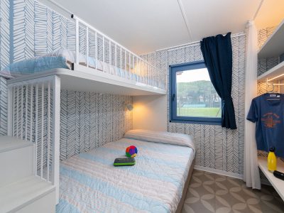 campsite-cenesatico-mobile-home-venere-interior-bedroom-bunk-bed