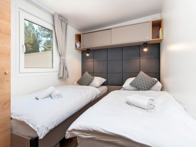 campsite-bivillage-grand-deluxe-interior-bedroom-single-beds