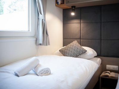 campsite-bivillage-grand-deluxe-interior-bedroom-single-beds-i