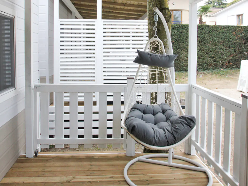 happy-camp-happy-superior-exterior-swing-3