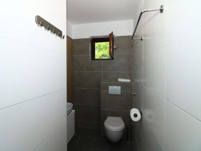 campsite-jezera-lovisca-apartament-b-interior-bathroom