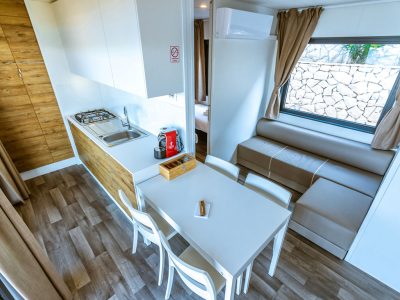 olivia-green-camping-deluxe-camping-villa-seaview-pool-living-room-i