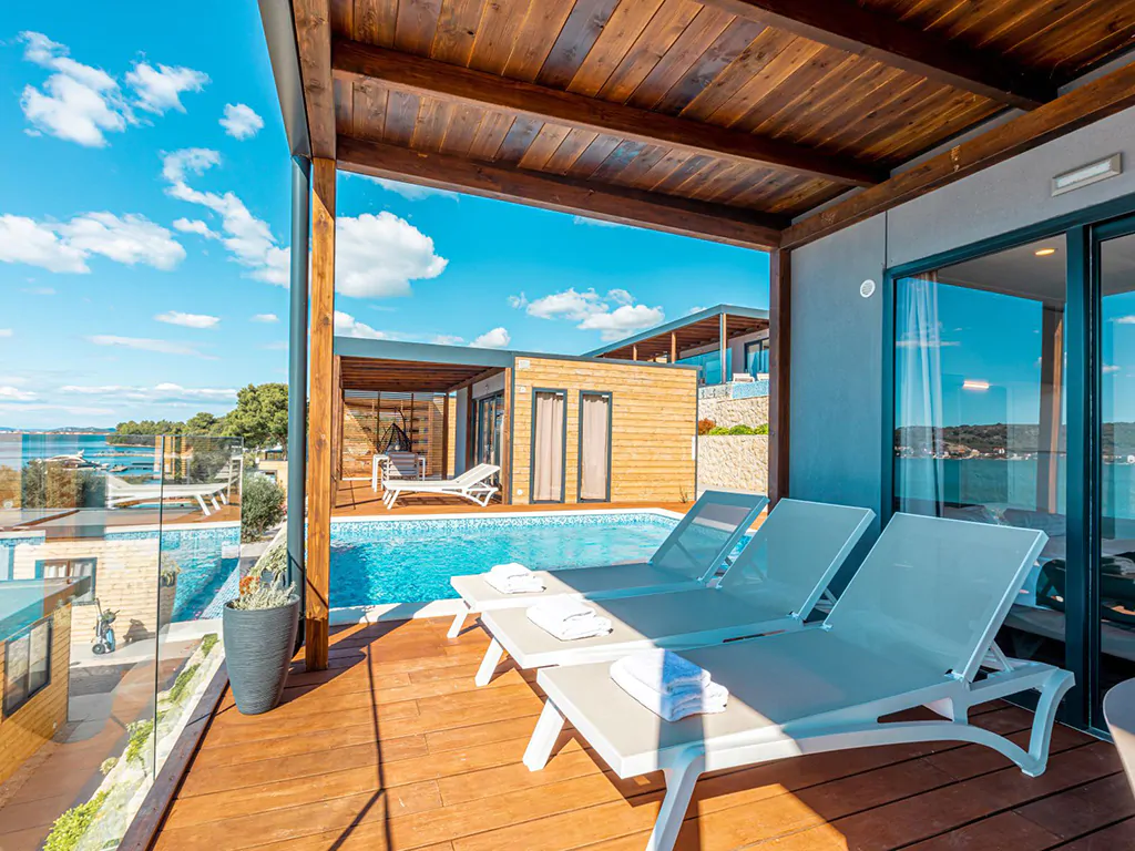 olivia-green-camping-deluxe-camping-villa-seaview-pool-terrace