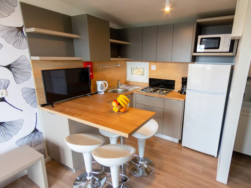 campsite-klenovica-mobile-home-panorama-interior-kitchen-i