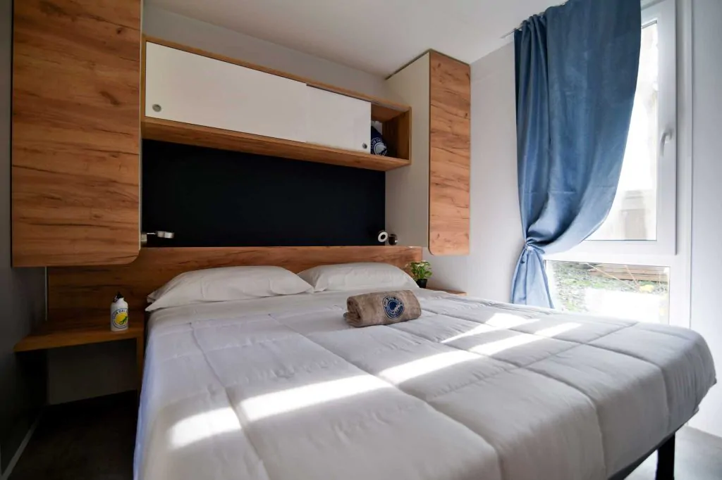 la-risacca-family-collection-lodge-deluxe-family-interior-bedroom-double-bed