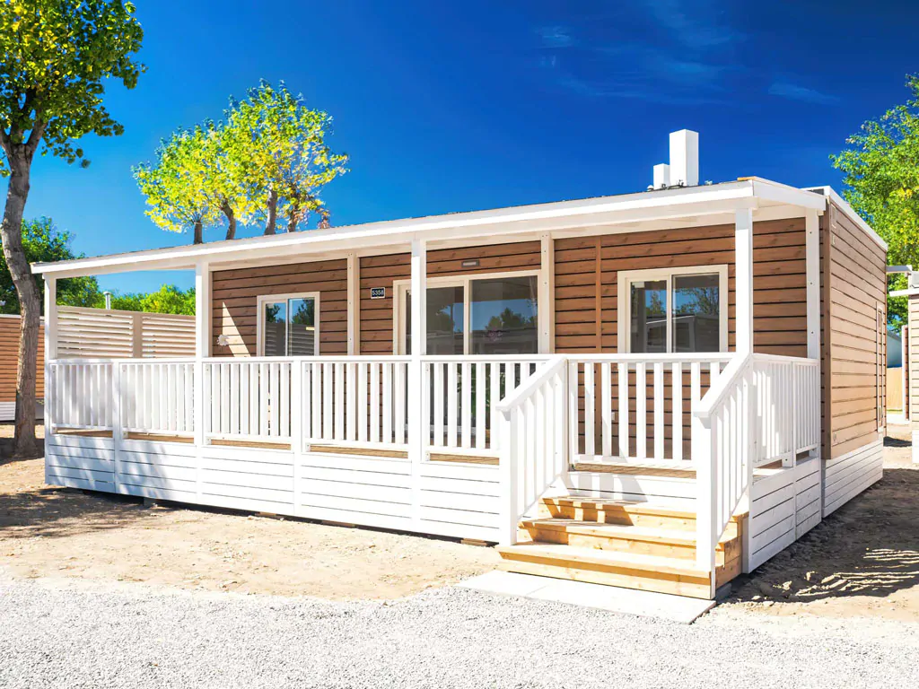 lodge-deluxe-exterior-front-view-3