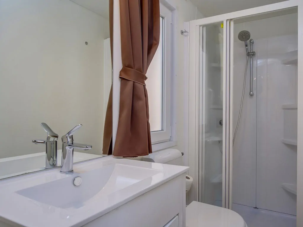 mobile-home-d-interior-bath-room
