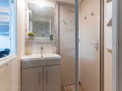 orbetello-family-collection-lodge-comfort-dog-interior-bathroom-sink