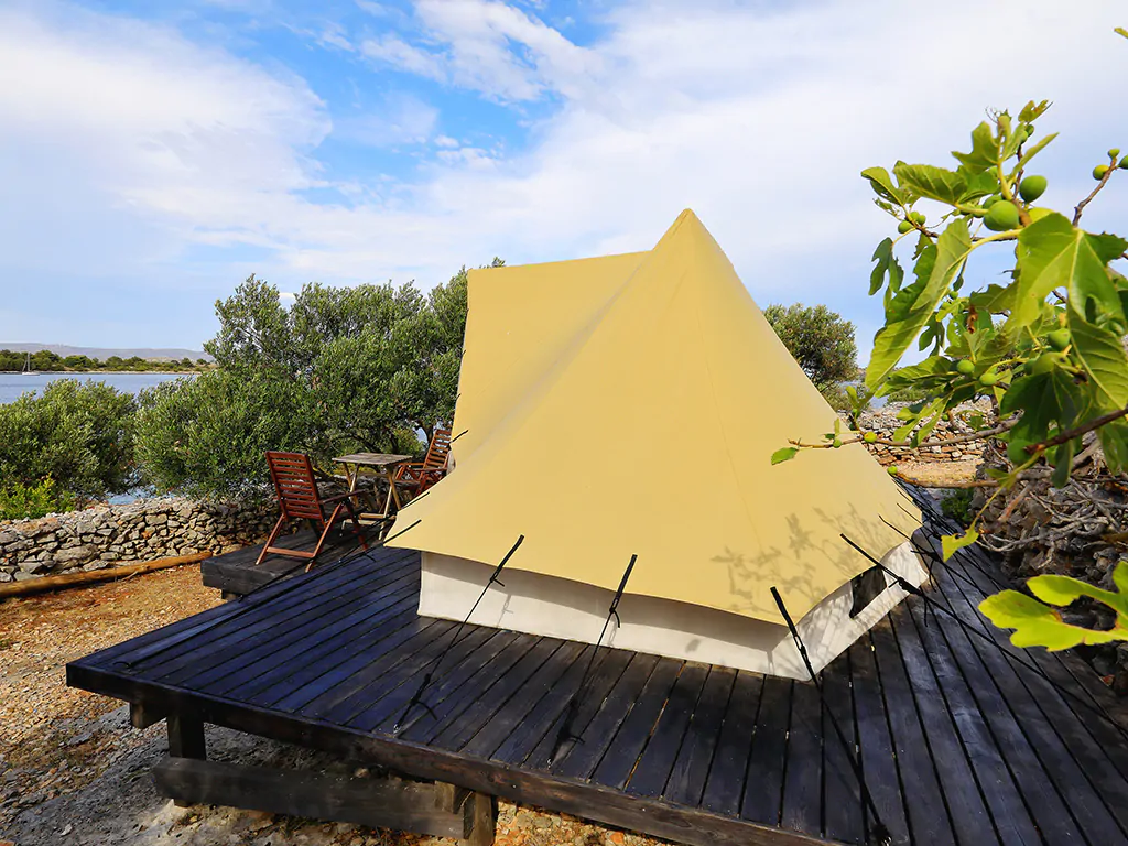 glamping-festa-deluxe-tent-for-2-persons-exterior-terrace