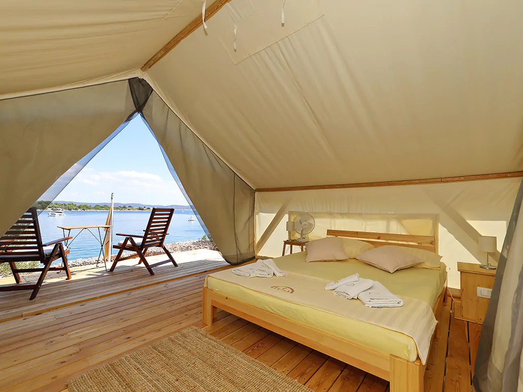 glamping-festa-superior-tent-for-3-persons-bedroom-sea-view