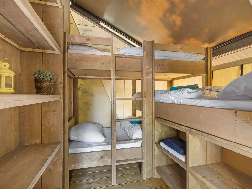 valamar-camping-lanterna-glamping-tent-five-persons-interior-bedroom-bunkbed